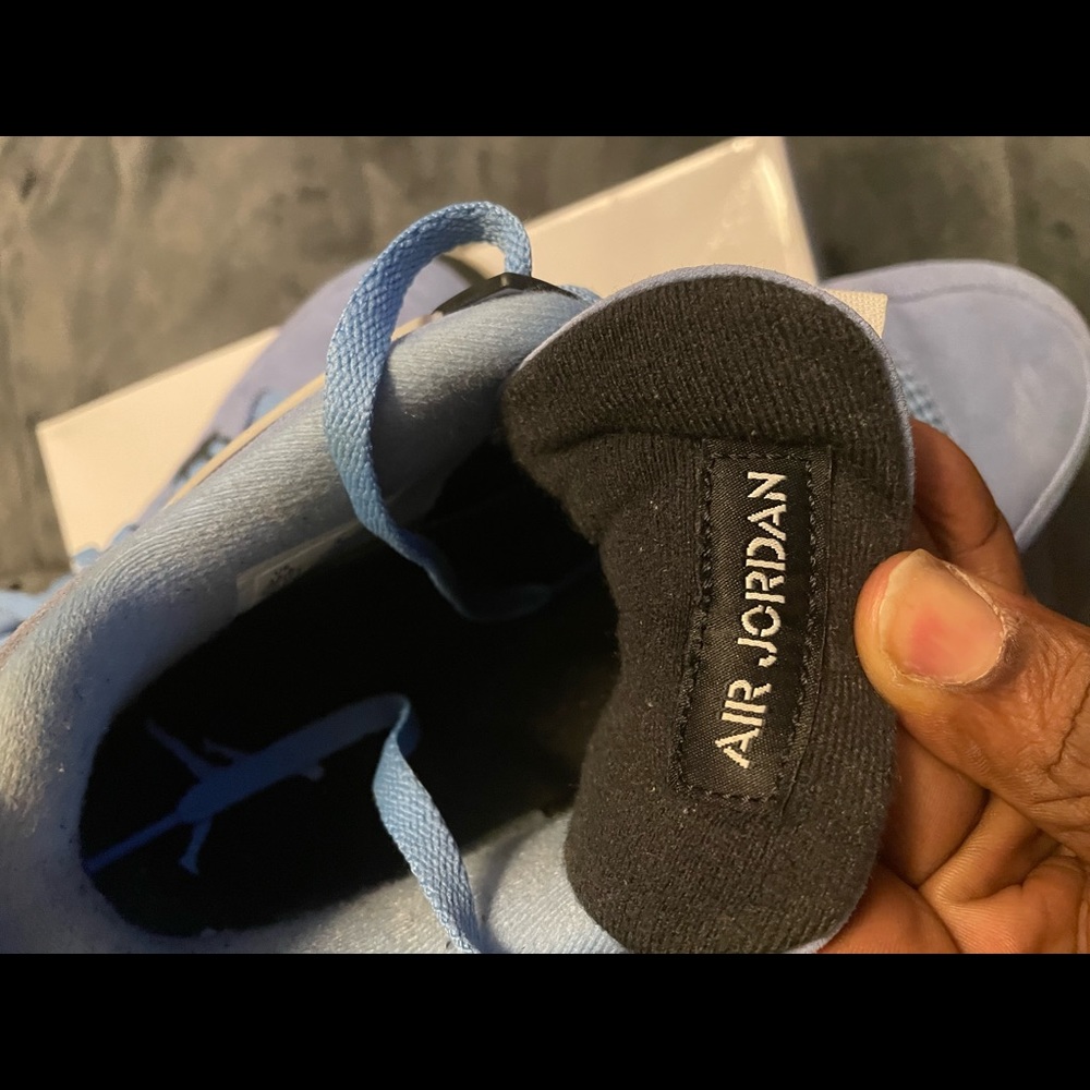 Unc 4’s looking for $250 obo. Worn a few times, but still in good condition!